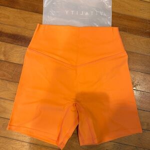 Vitality Cloud 2 Volley Short Tangerine